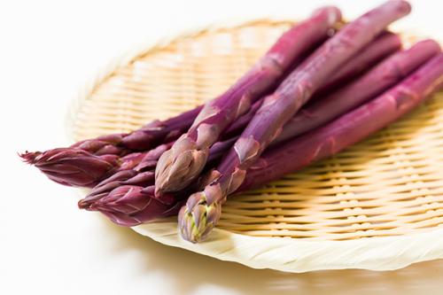 紫アスパラガス。やわらかく生でも食べられる