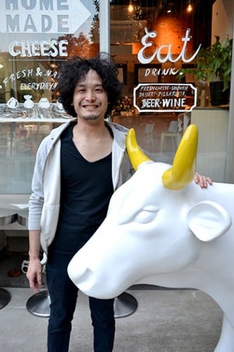 「SHIBUYA　CHEESE STAND」のチーズ職人である藤川真至さん毎日、朝4時ごろからチーズづくりをしているそう。
