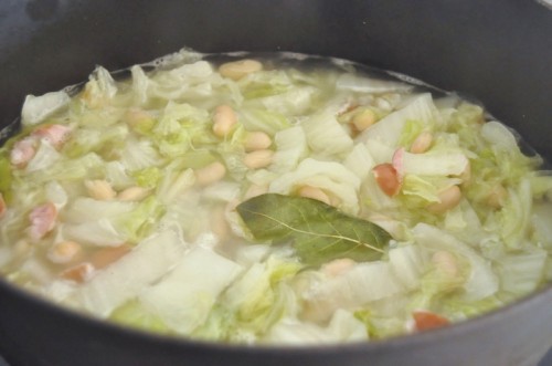 白菜と白インゲン豆のスープの作り方3