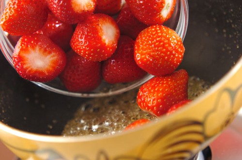 ビックリするほど簡単!屋台のカリカリいちご飴の作り方1