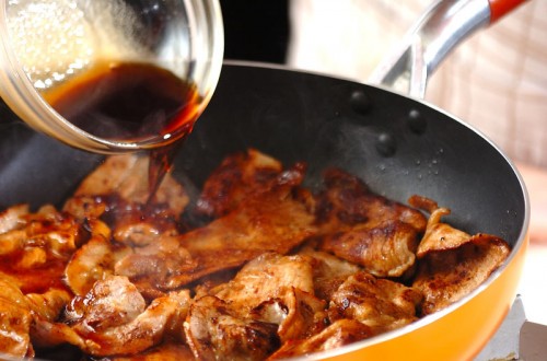 黄金比のタレで!定番の豚肉の生姜焼きの作り方2