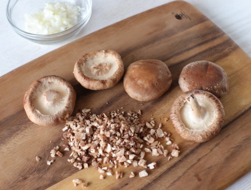 うまみじゅわーっと!しいたけ肉詰め 黄身添えの下準備1