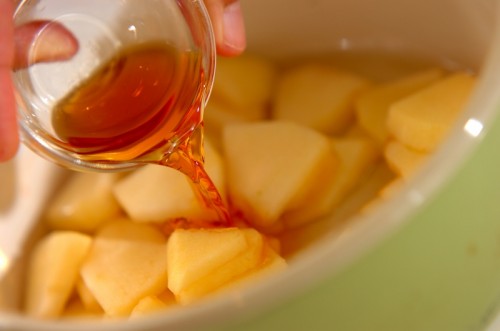 バニラアイス　リンゴの甘煮添えの作り方2