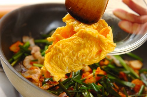 豚ニラキムチ卵炒めの作り方4