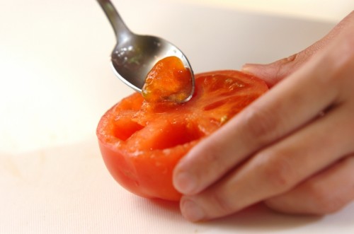 トマトの肉詰めの下準備1