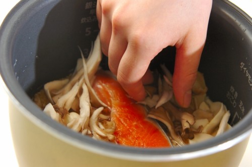 鮭とユリネの炊き込みご飯の作り方1
