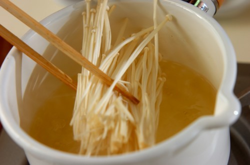 エノキのみそ汁の作り方1