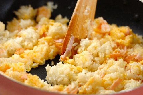 ぷりぷりエビを味わう!基本のチャーハン by 森岡 恵さんの作り方2