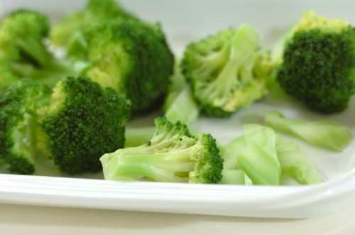 カニとブロッコリーの卵とじの下準備1