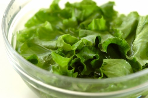 ブロッコリーとグリーンリーフのサラダの下準備2