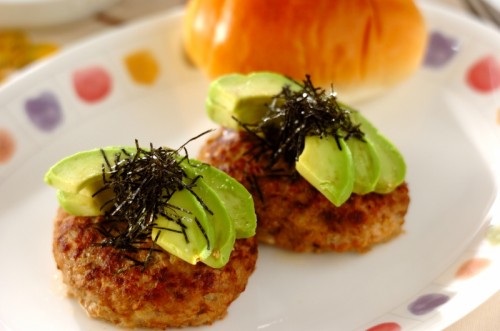 アボカドのせハンバーグ