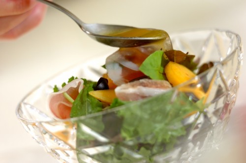 生ハムと柿のサラダの作り方1