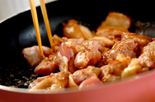 フライパンひとつで簡単!チキンマカロニグラタンの作り方1