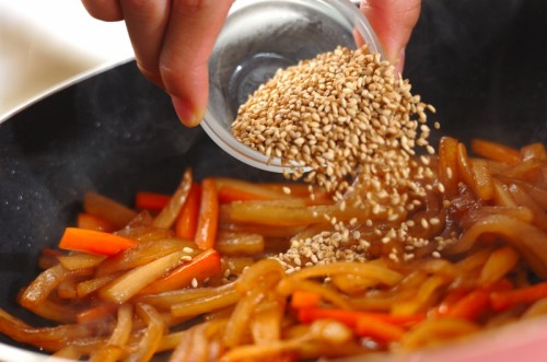 ご飯のお供に!大根とニンジンのきんぴらの作り方2