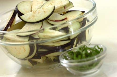 塩もみナスの即席漬けの下準備1