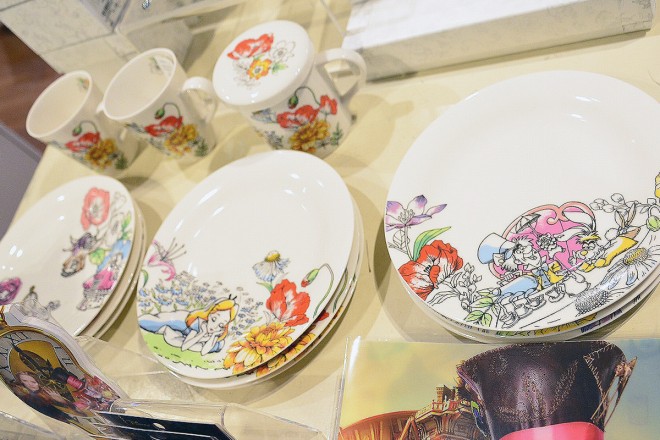 fwAXECE_[h^Ԃ̗xߑ̓W̗lqi615`28܂Łj(C)2016 Disney