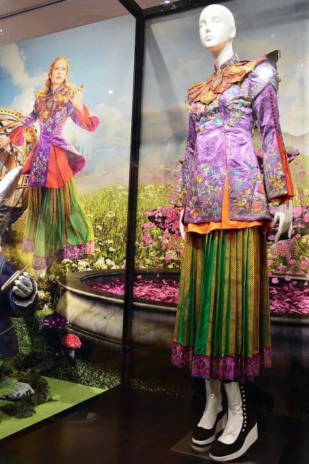 AẌߑ^fwAXECE_[h^Ԃ̗xߑ̓Wi615`28܂Łj(C)2016 Disney