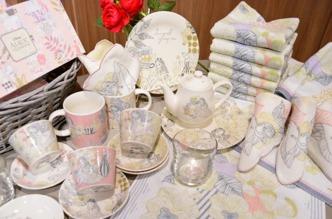 fwAXECE_[h^Ԃ̗xߑ̓W̗lqi615`28܂Łj(C)2016 Disney