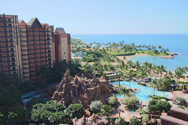 ڂ̑Oɂ̓NX^u[ɋPCƔ̃r[`