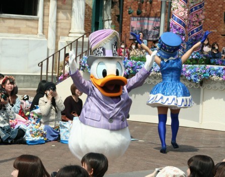 C[X^[ECEj[[NyfBYj[V[z