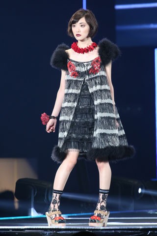 T؍46EށyANNA SUIz