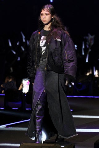 �yTGC SPECIAL LIVE�zJULIA BAUMGARTNER