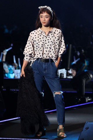 �yFLOVE�z�{�镑