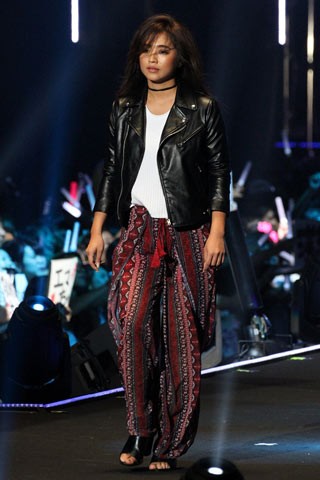 �yFLOVE�z�����