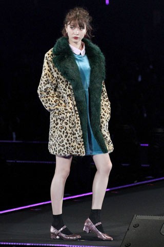 �yPUNYUS�~OWNDAYS�z���؃A���T