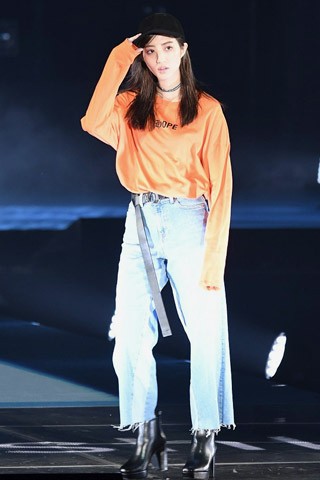 �yBershka�z�x�c��