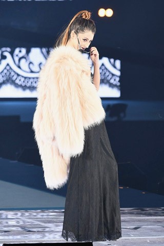 �yLIP SERVICE�z�_���m�K������