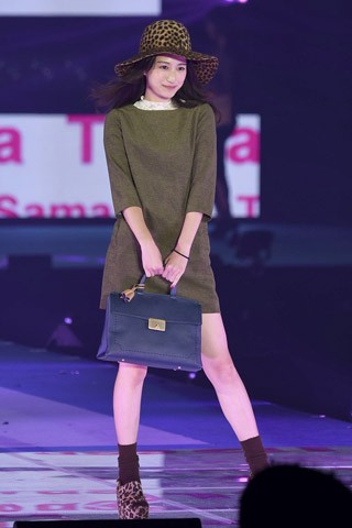 �ySamantha Thavasa�z�_�c��肩