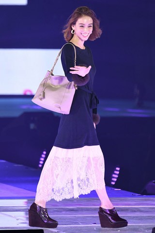 �ySamantha Thavasa�z���J����