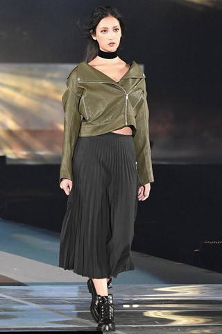 �yStradivarius�z�؁X��