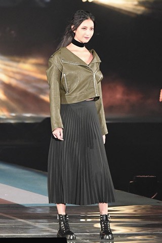 �yStradivarius�z�؁X��