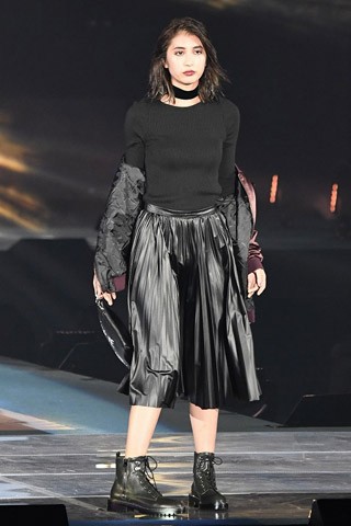 �yStradivarius�z�L�����S�q