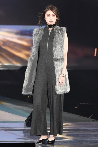 �yStradivarius�z��엕