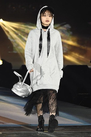 �yStradivarius�z������