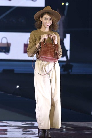 �ySAC�fS BAR�z���J����