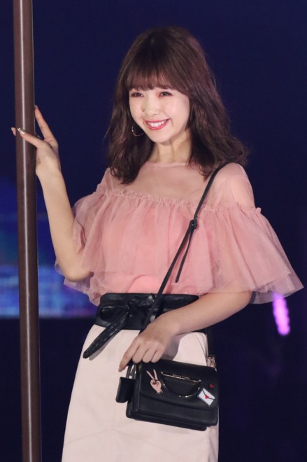 ySamantha ThavasazcjR