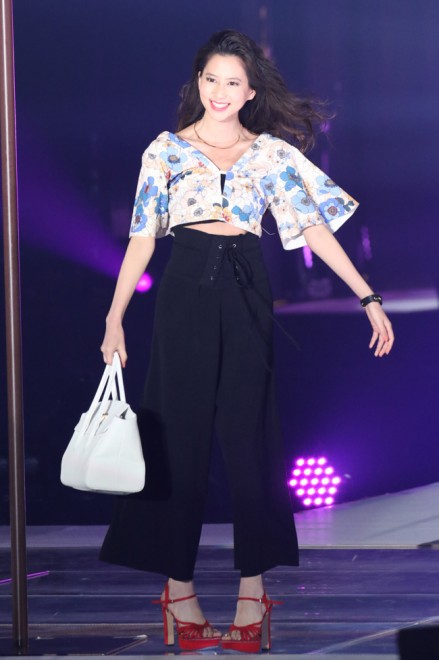 ySamantha Thavasaz͖kFq