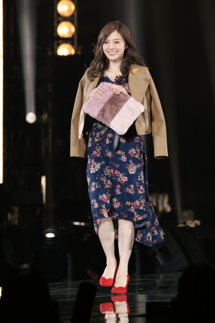 Ζ߁iT؍46j^uCECIL McBeev