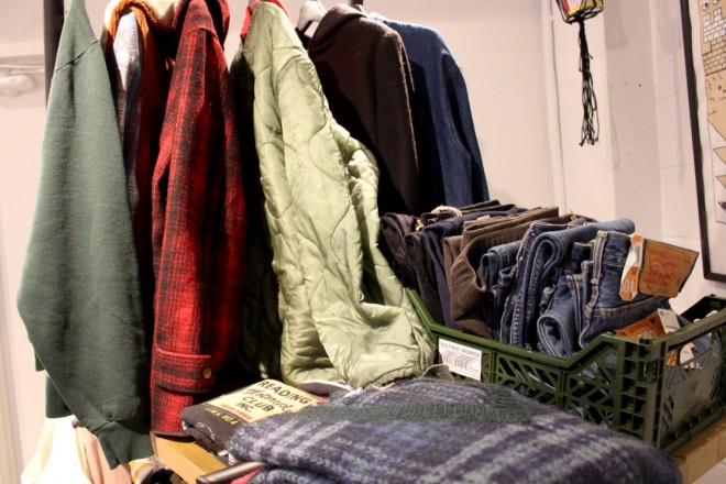 EaJuREISM STANDiY X^hjv