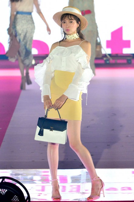 wSamantha Thavasax؃AT