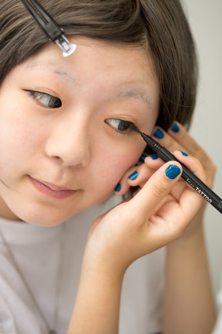 ^ڂɂȂ悤Aڂ̌`ɓYĐL΂悤ɕ`̂|Cg