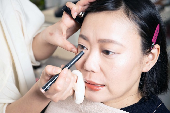 y̌zΊɂĐオܑ܂ɁAp[̃x[WnVhEBtʂœEEɁB