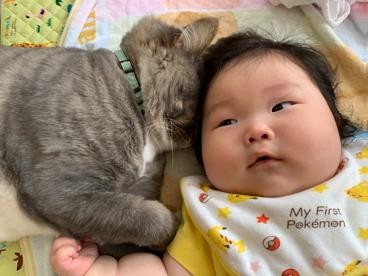 ܂ꂽL̃GE݂݂ƈꏏɐĂ1΂̑q