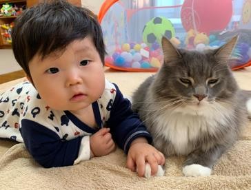 ܂ꂽL̃GE݂݂ƈꏏɐĂ1΂̑q