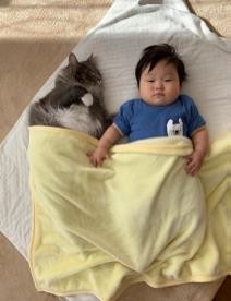 ܂ꂽL̃GE݂݂ƈꏏɐĂ1΂̑q