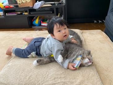 ܂ꂽL̃GE݂݂ƈꏏɐĂ1΂̑q